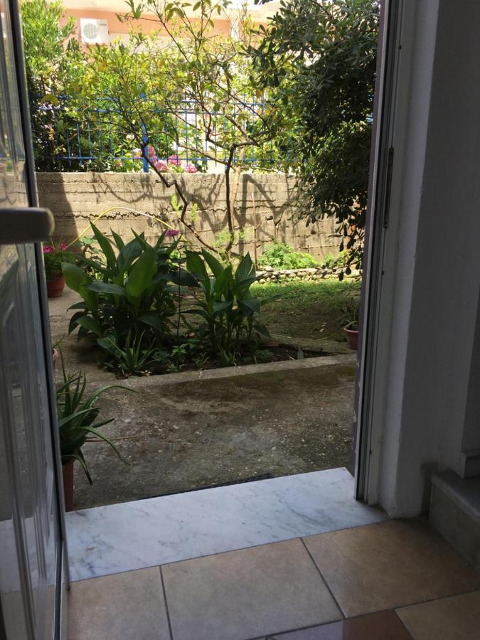 Irini Boutique Rooms!!! Himare Exteriör bild