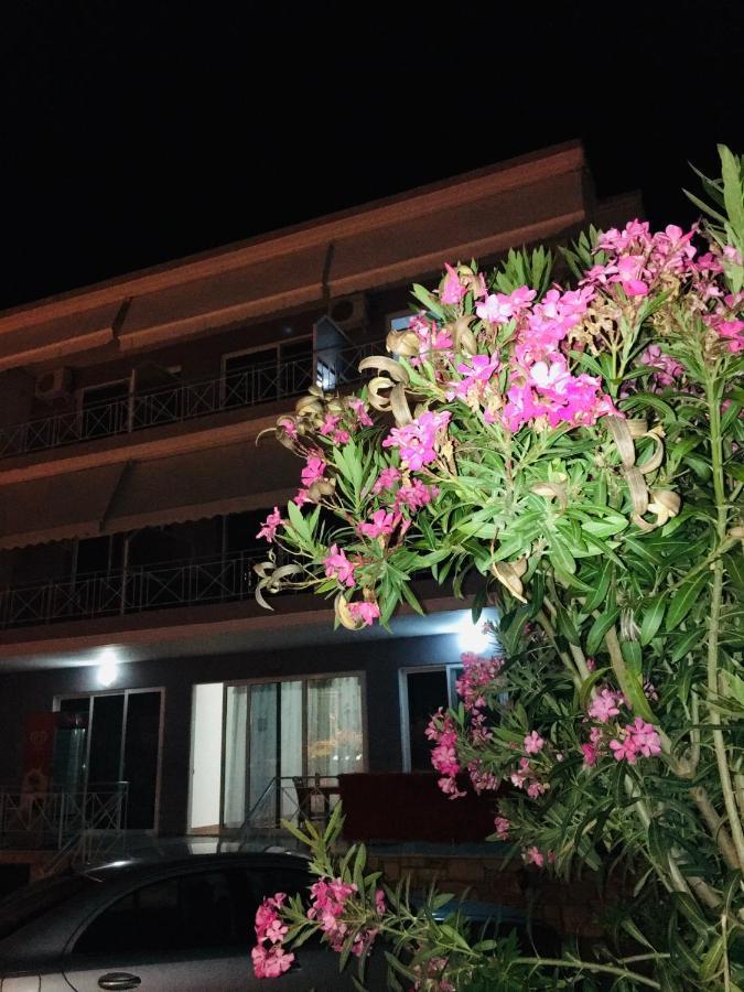 Irini Boutique Rooms!!! Himare Exteriör bild