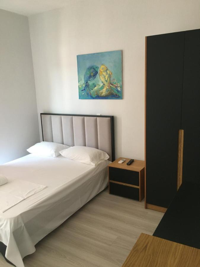 Irini Boutique Rooms!!! Himare Exteriör bild