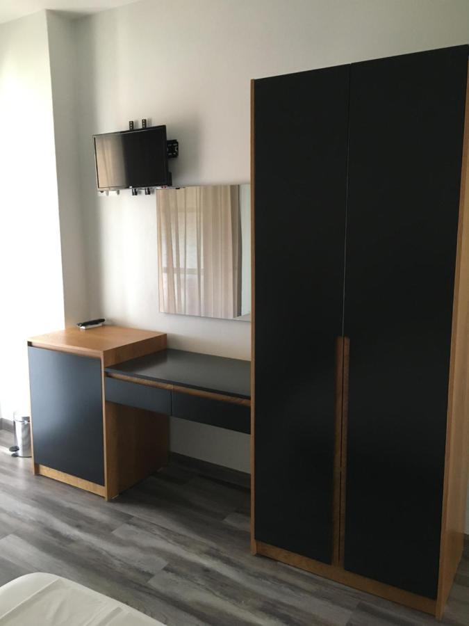 Irini Boutique Rooms!!! Himare Exteriör bild