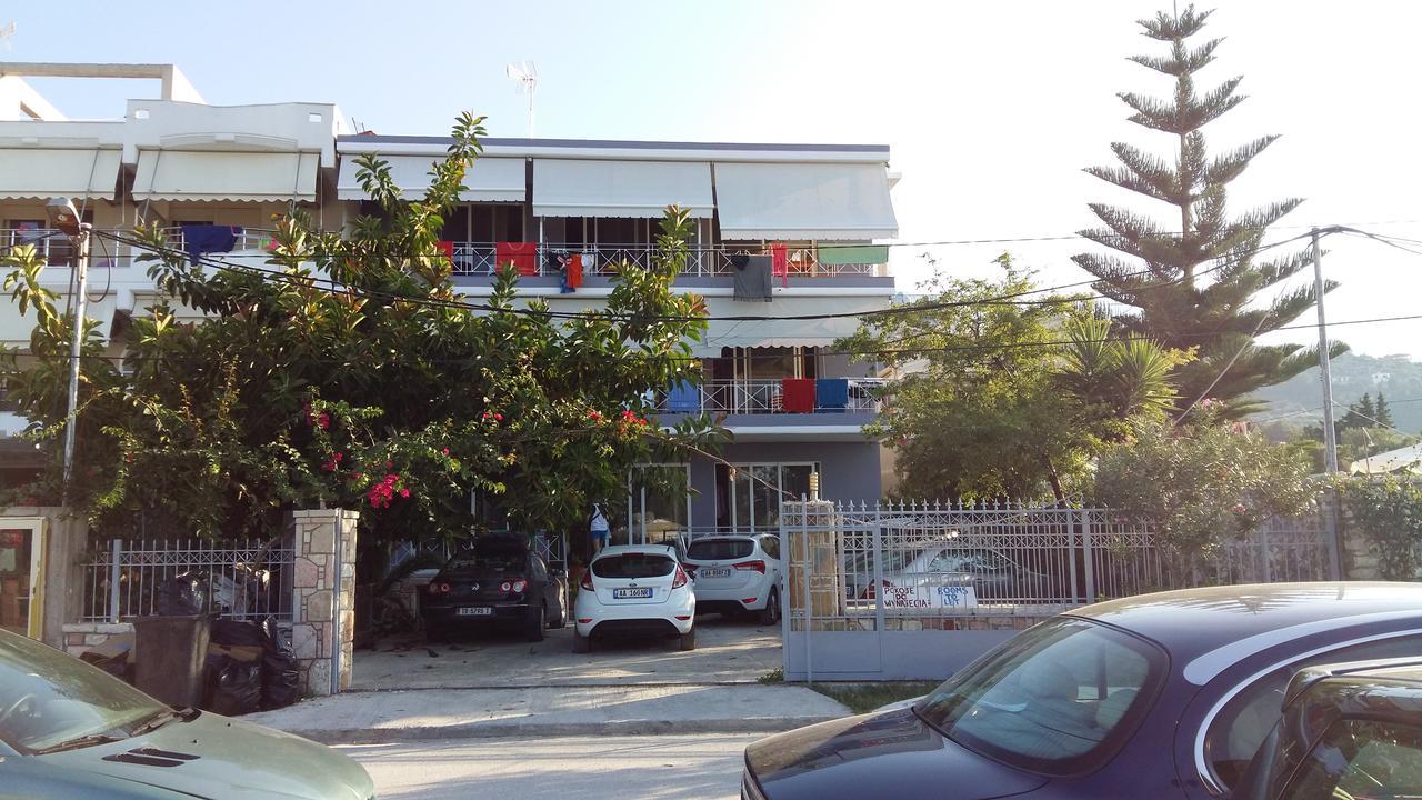 Irini Boutique Rooms!!! Himare Exteriör bild