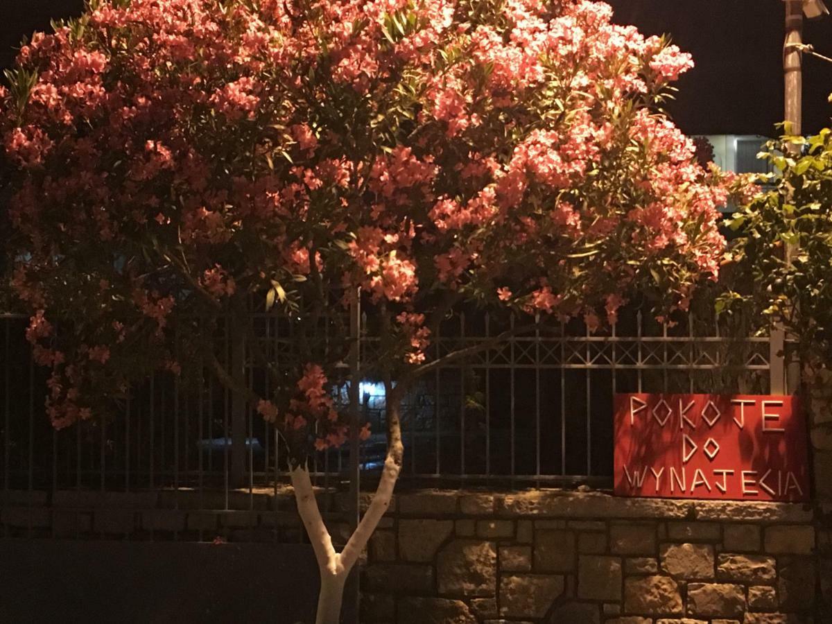 Irini Boutique Rooms!!! Himare Exteriör bild